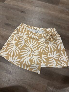 a new day Yellow & White Leaf-Print  Skirt